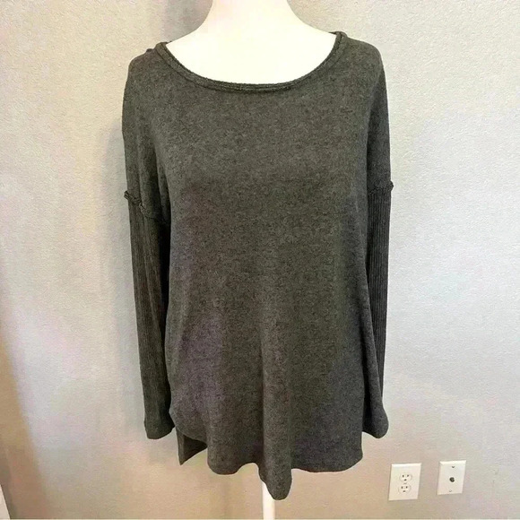 Bobeau ribbed sleeve oversize fit thin sweater in gray & black size small - Picture 1 of 15